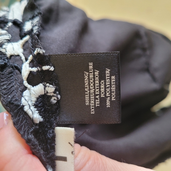 Ann Talylor Black & White Crochet Pencil Skirt size 0 - Picture 6 of 7